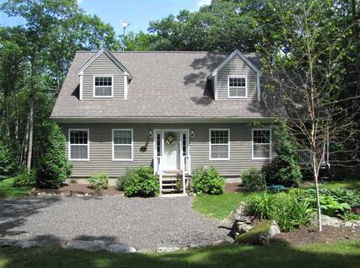 Northport Maine Real Estate Listing - Located just outside of Bayside Village on the coast of Maine