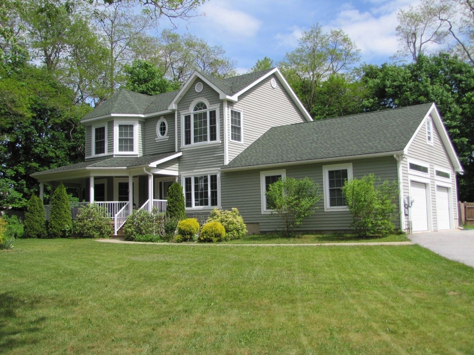 4 bedrooms, 2.5 baths, 9-ft. ceilings, hardwood floors - Belfast, Maine 