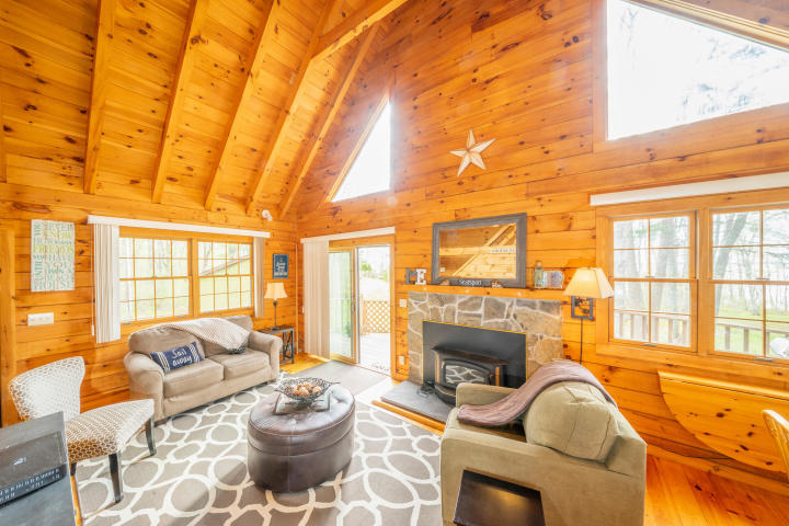 Maine log home with expansive views of Penobscot Bay and Turtle Head