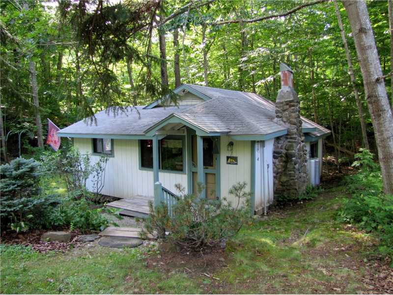 4.5 acre 3-season retreat - walk to Penobscot Bay