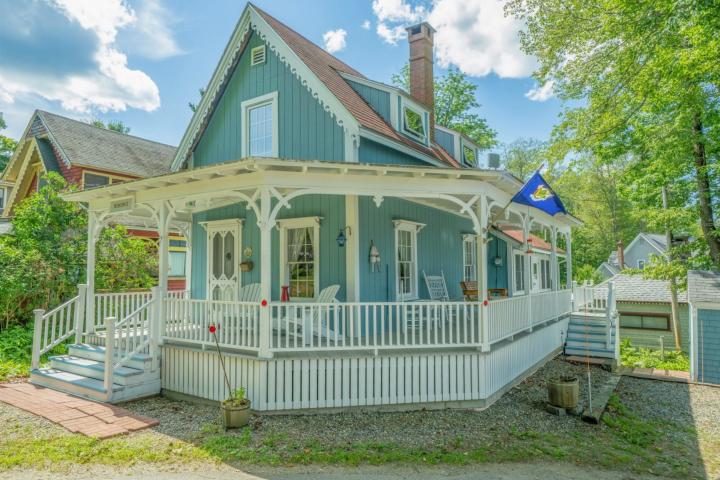 Victorian Cottage in Bayside Maine
