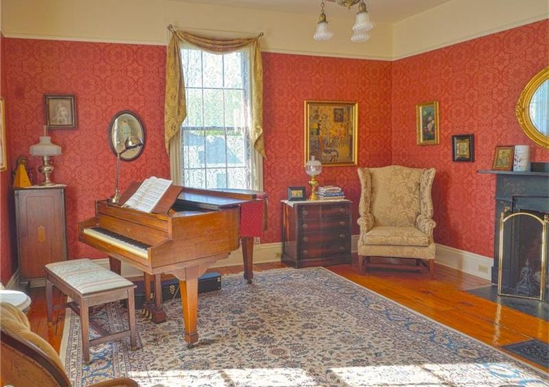 Fireplace Historic N.G.
		Hichborn House